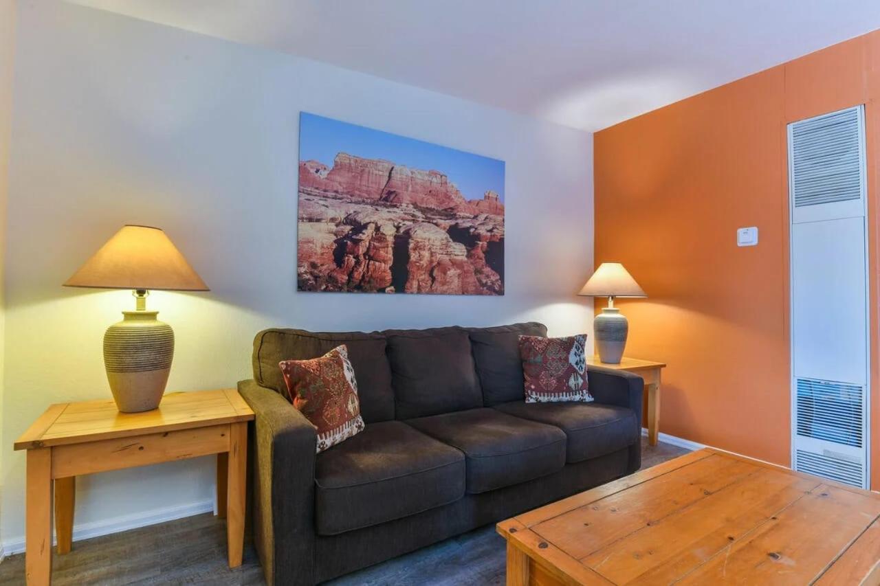 Charming 2 Bedroom Near Downtown - Rose Tree 1 모아브 외부 사진